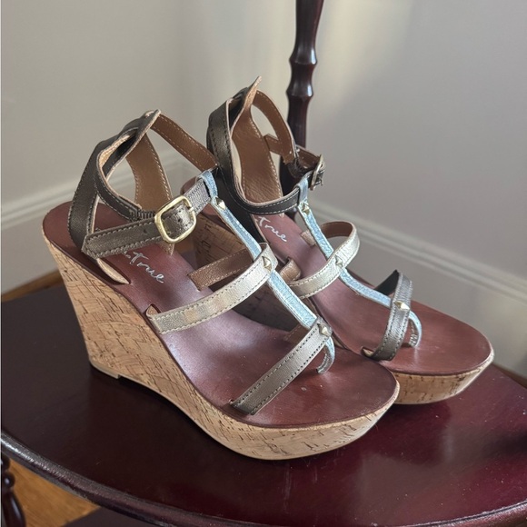 Diba Cald Well Strappy Wedge Sandal in Bronze Multi Size 6.5 Women’s Heel - Picture 2 of 5
